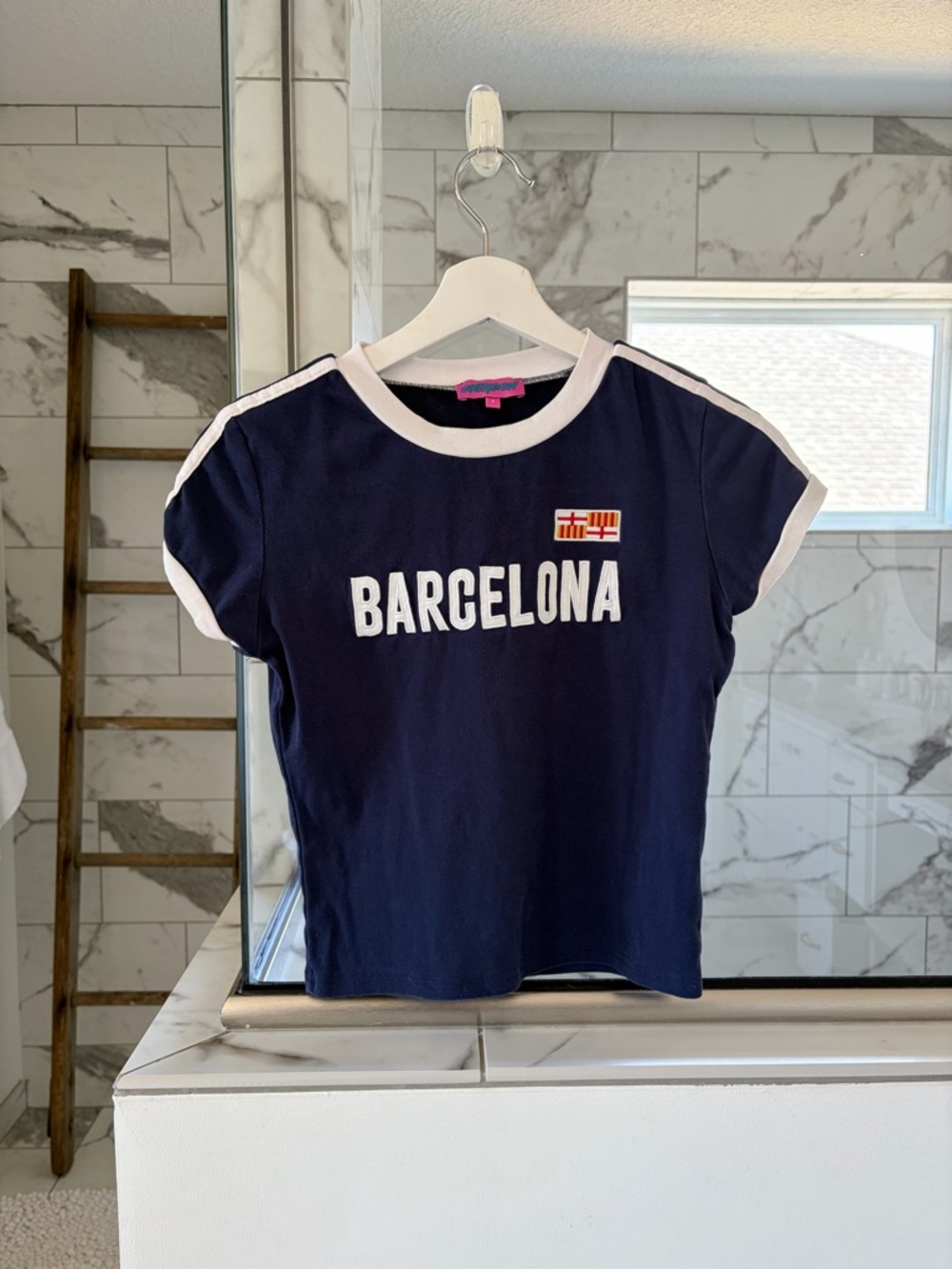 EDIKTED Barcelona Navy Baby Tee